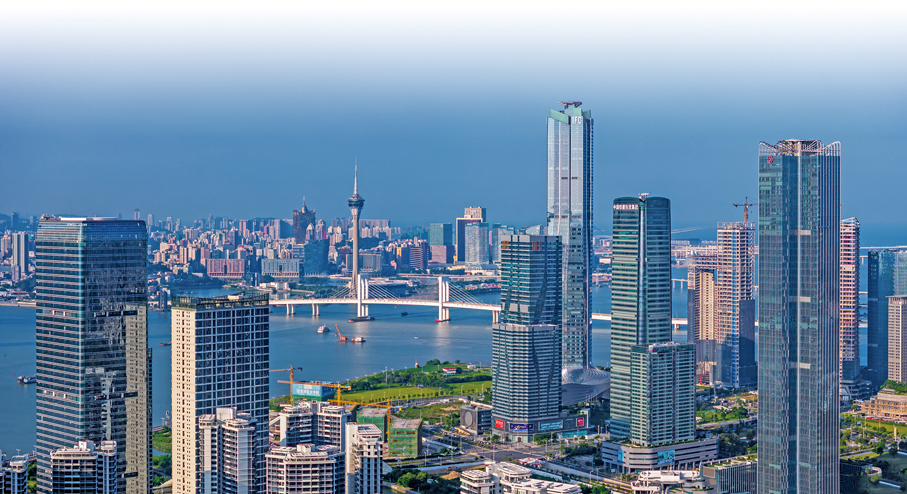 ●橫琴目前正攜手澳門加快打造「推動粵港澳大灣區建設的新高地」。圖為琴澳兩地風光。供圖：橫琴粵澳深度合作區行政事務局