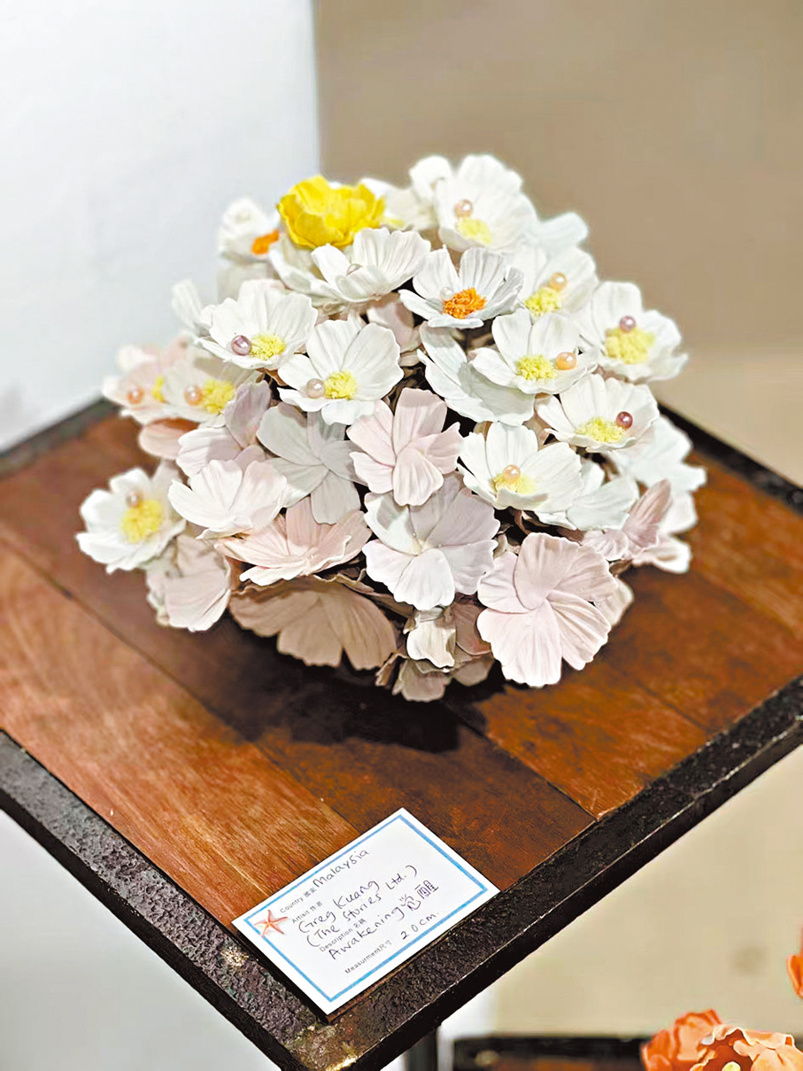 ●馬來西亞陶瓷藝術家關俊偉的《覺醒》。