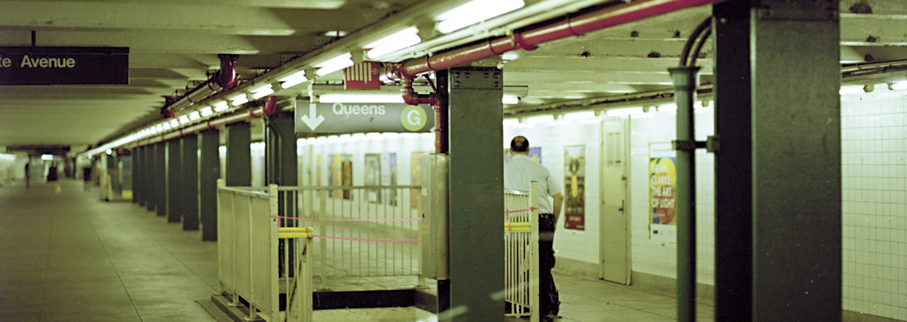 ●石天潤常通過光影和紋理傳達環境的情緒和力量。