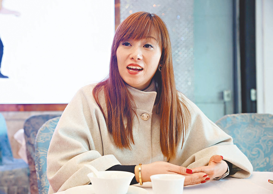 ●Tobot托寶智能方案行政總裁王嘉敏表示，他們的定位是結合軟硬件開發提供整體方案，廣泛應用於餐飲、清潔、AI保安等領域。 香港文匯報記者郭木又  攝