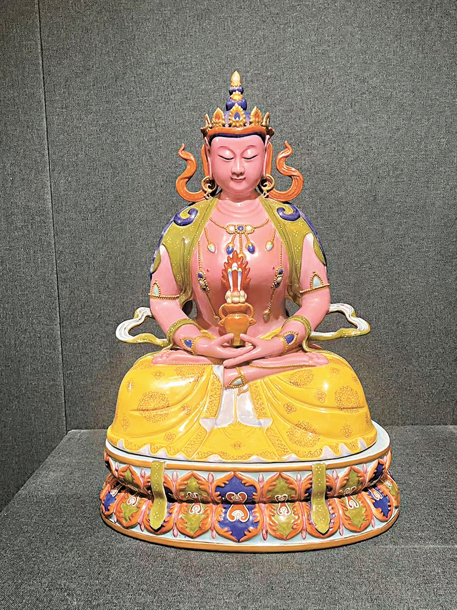 ●清乾隆 粉彩描金無量壽佛坐像