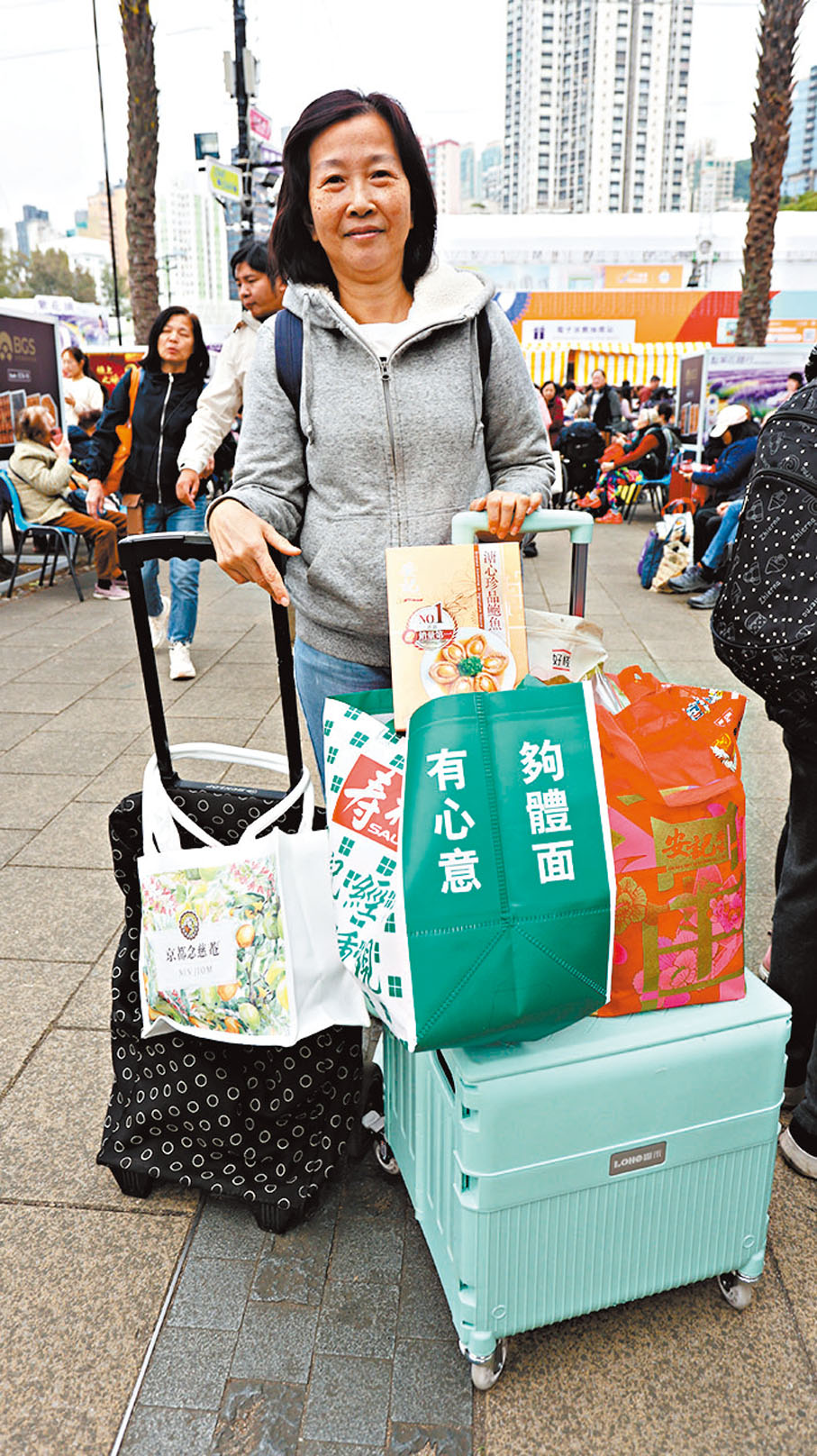 ●吳太掃貨「盆滿缽滿」。