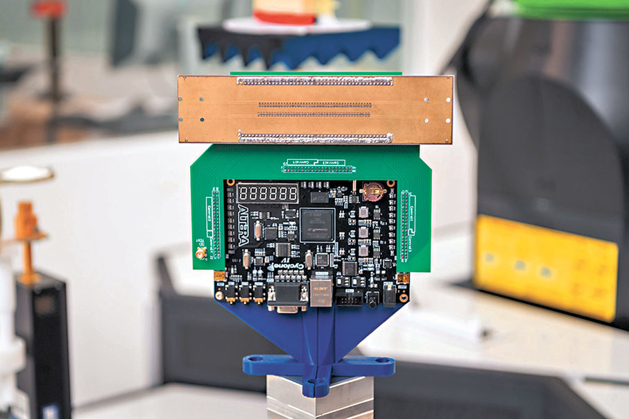 ●超表面天線。城大供圖