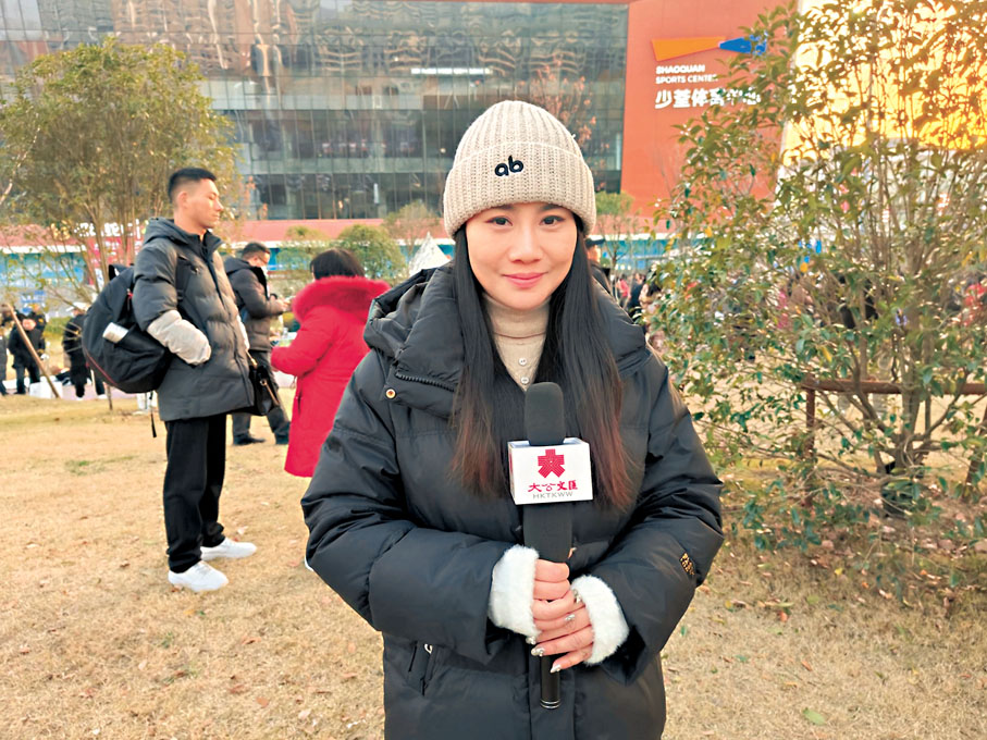 ●來自湖北武漢的95後女孩薛瑩在抖音上傳唱刀郎的歌曲。 朱順傑 攝