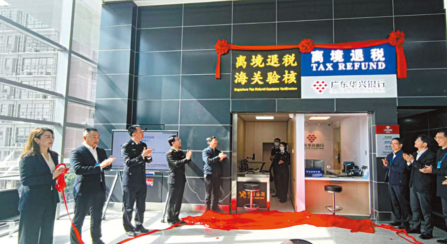 ●深圳首個離境退稅陸路口岸試點昨日在文錦渡口岸開始啟用。 香港文匯報記者李望賢 攝