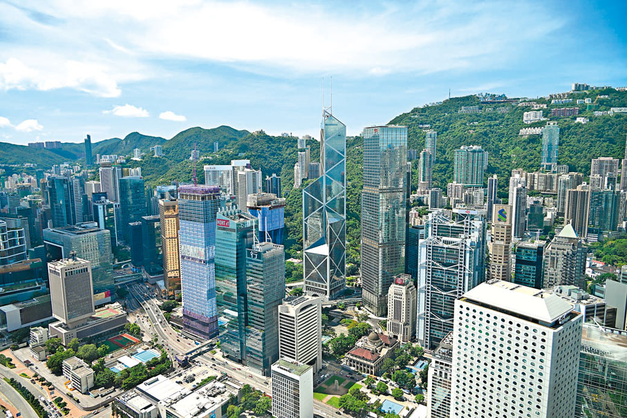 ●專家指出在有效吸引海外投資者方面，香港可以發揮重要作用。圖為香港中環一帶商業機構的大廈。資料圖片