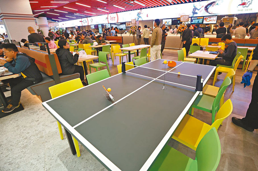 ●啟德零售館提供多款餐飲設施，並以體育場館作設計主題。香港文匯報記者郭木又 攝