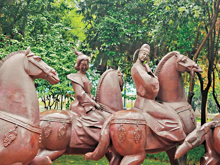 ●圖為曲江池遺址公園的「踏青」雕塑群。 網上圖片