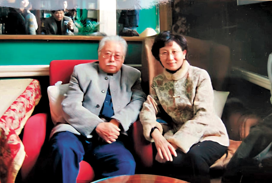 ●作者與顧威導演。 作者供圖