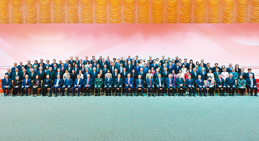 12月19日下午●12月19日下午，國家主席習近平在澳門會見澳門社會各界代表人士。 新華社