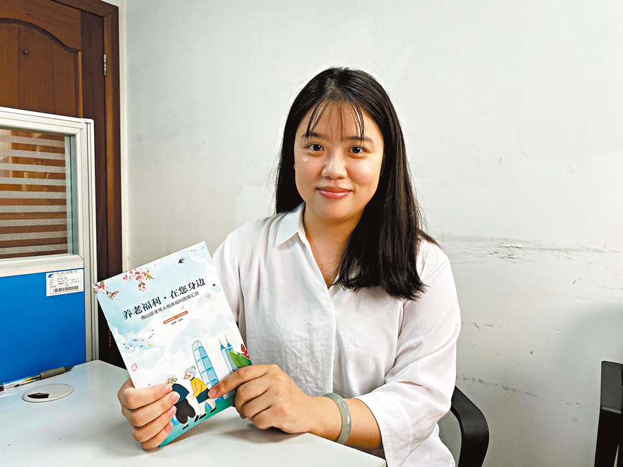 ●深圳市南山區南山街道辦港籍公務員劉念。香港文匯報記者李薇 攝
