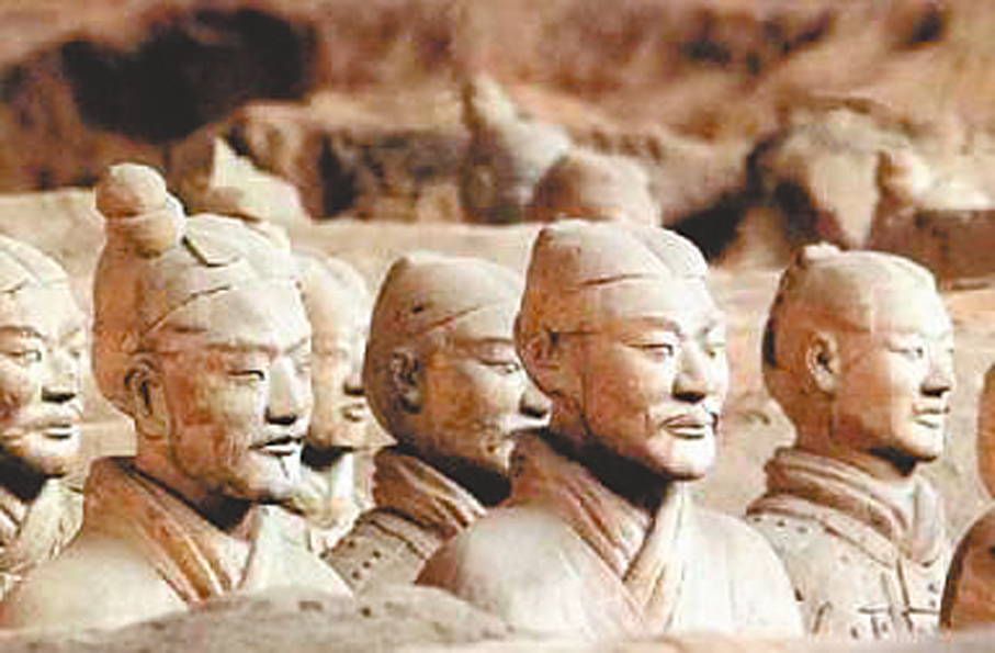 ●兵馬俑從發掘現場可見兵馬俑均為單眼皮。