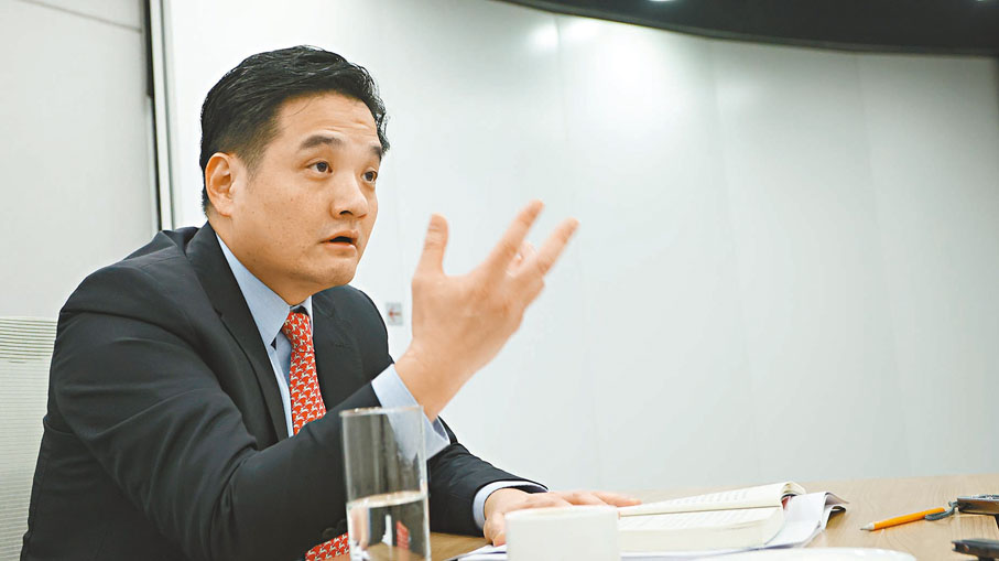 ●黃元山日前接受香港文匯報訪問。香港文匯報記者黃艾力  攝