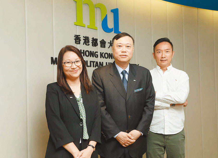 ●左起：鄧慧芬、區啟明、吳偉恒。香港文匯報記者郭木又 攝