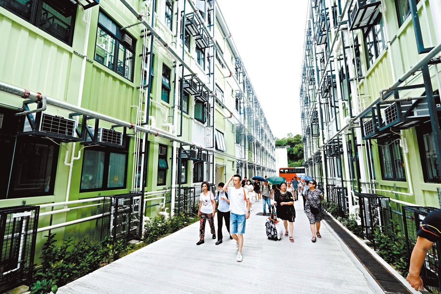 ●過渡性房屋陸續落成，劏房居民居住環境有望獲得改善。圖為大埔船灣黃魚灘過渡性房屋樂善村今年9月中舉辦開放日。 資料圖片