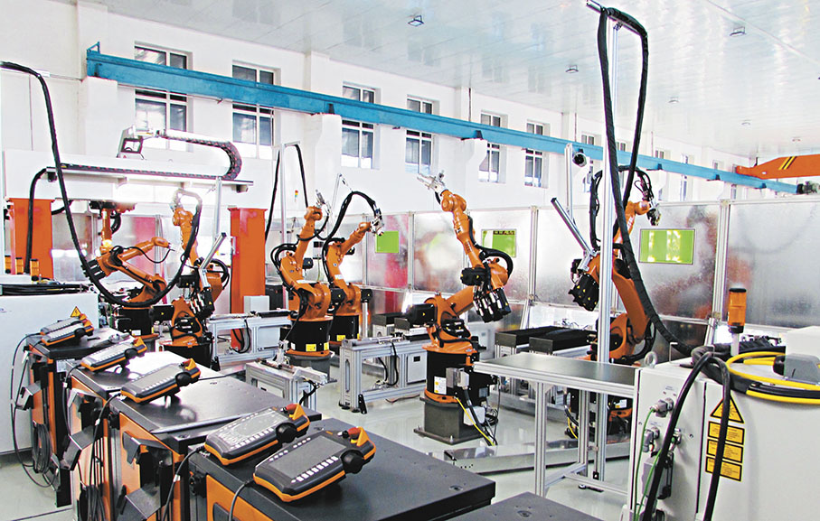 ●黑龍冰刀智能機械化操作車間   