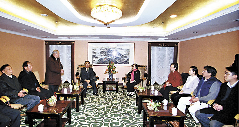 ●辜振甫夫人嚴倬雲一行早前在泉州與辜氏宗親交流。 香港文匯報福建傳真