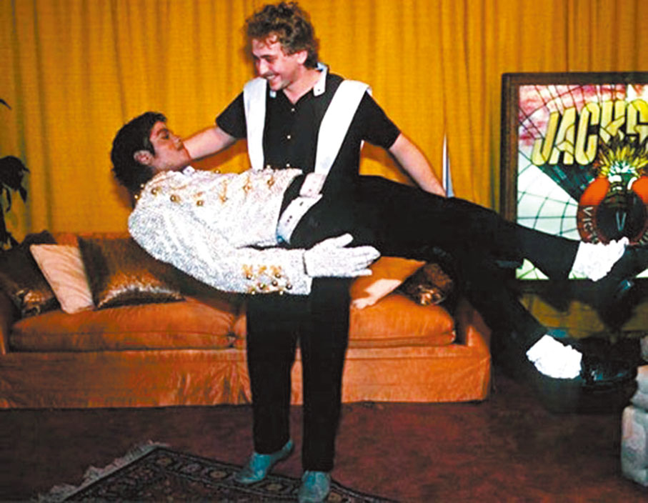 ●Franz在1984年與Michael Jackson配合呈現魔術懸浮。 網上圖片