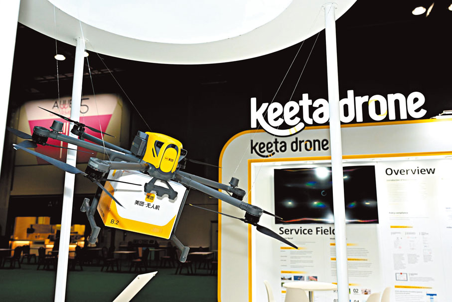 ●美團無人機配送服務發展成熟，樂見香港完善法規，發展低空經濟。圖為今年11月香港「超級樞紐博覽會」上展示的美團無人機。 黃偉綸Fb圖片