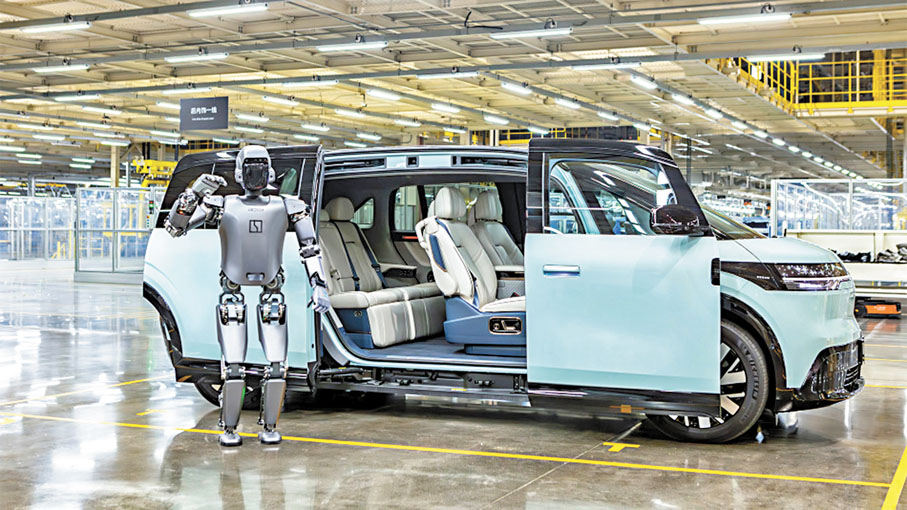 ●優必選工業人形機器人Walker S1化身極氪智慧工廠的「質檢員」，助力極氪第40萬台汽車下線。香港文匯報深圳傳真