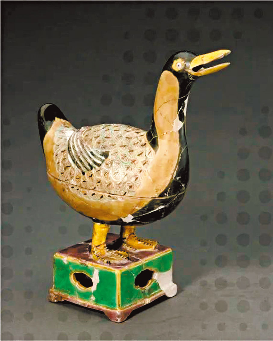 ●館藏文物「明成化素三彩鴨形香薰」。 圖源景德鎮中國陶瓷博物館