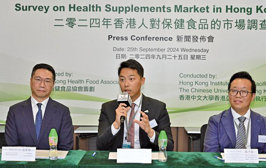 ●謝天澤擔任香港保健食品協會會長,望推動更多人認識香港健康產品品牌。圖為2024年,謝天澤出席該協會舉辦的「2024年香港保健食品市場調查」發布會。