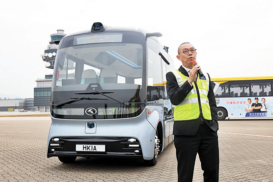 ●車頂有11個鏡頭，負責分析車道的影像。香港文匯報記者萬霜靈  攝