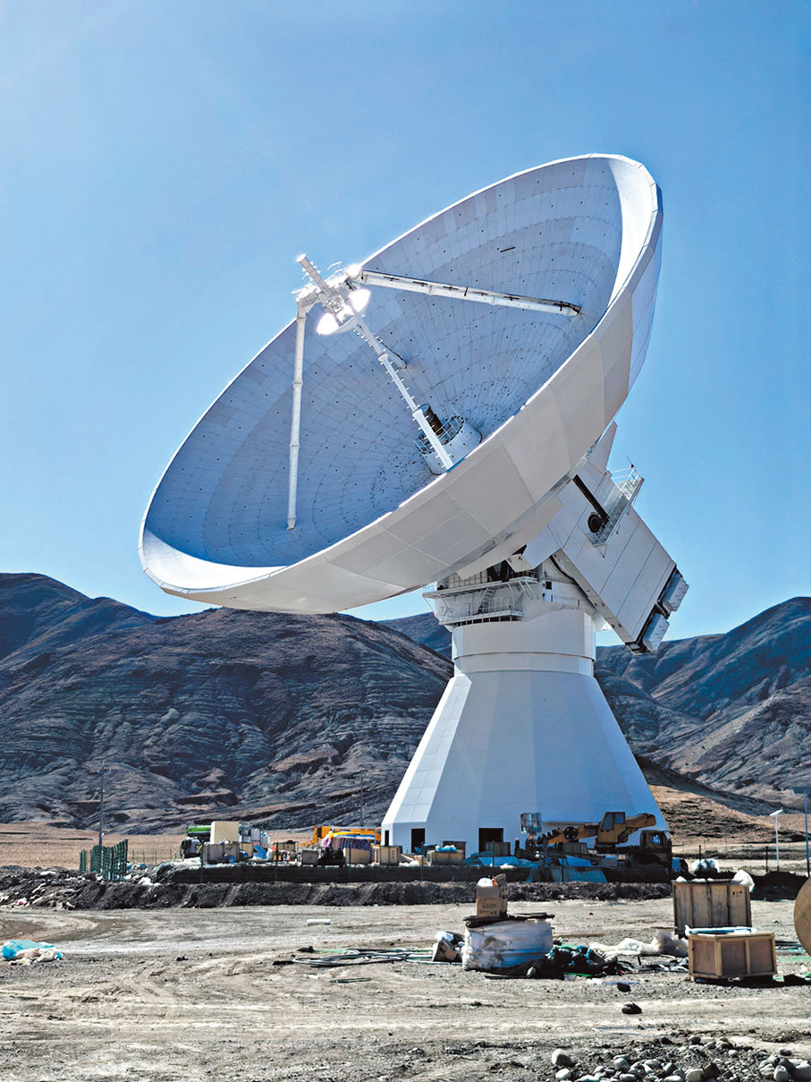 ●中國兩台40米射電望遠鏡啟用，助力深空探測。圖為日喀則40米射電望遠鏡。香港文匯報上海傳真