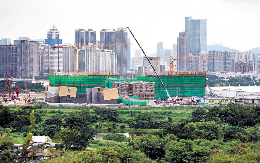 ●河套香港園區第一期分三個批次，第一批次的八幢大樓中的首三幢即將陸續落成。圖為今年9月拍攝的建設進度。 資料圖片