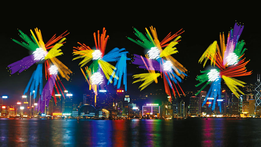 【第五幕：金耀未來（金）】首次在香港展示的「七彩祥雲」以銀閃煙花照亮紅、綠、黃、藍、紫及橙色等彩煙，帶來祥雲瑞彩之兆。