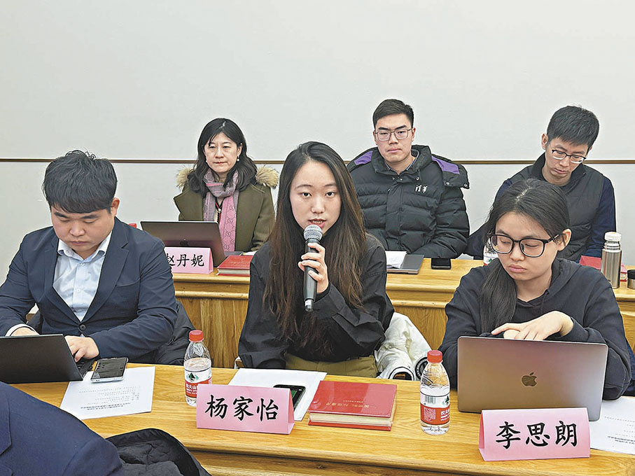 ●香港學生代表楊家怡表示，港澳未來一定會發展得愈來愈好。 香港文匯報記者李暢  攝