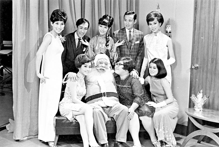 ●杜平(後排右二)是《歡樂今宵》元老級主持。