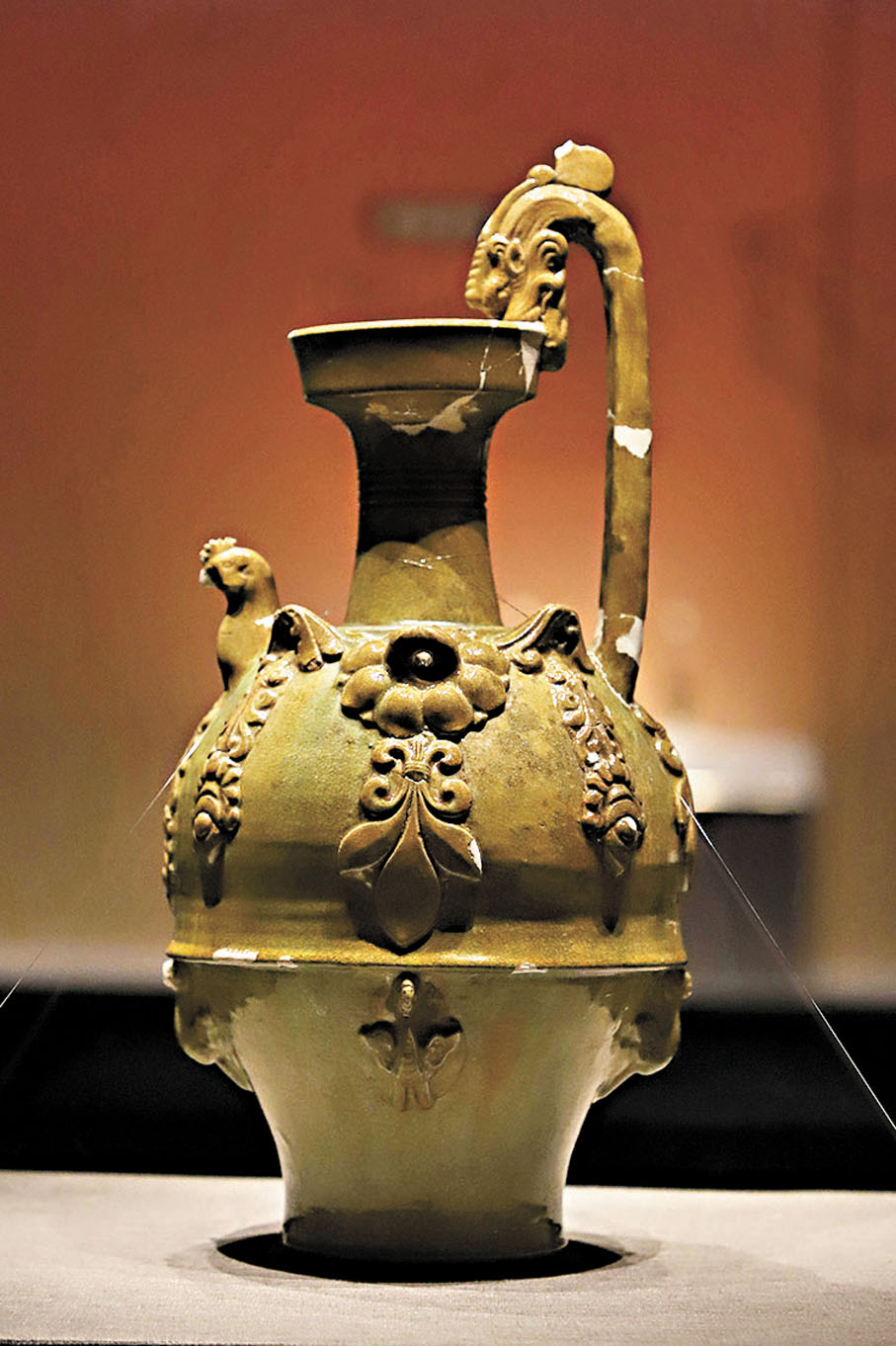 ●螭柄雞首青瓷壺