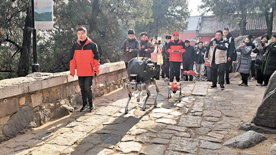 ●宇樹科技的泰山機器狗B2在泰山進行第二次現場測試。香港文匯報特約通訊員劉小東  攝
