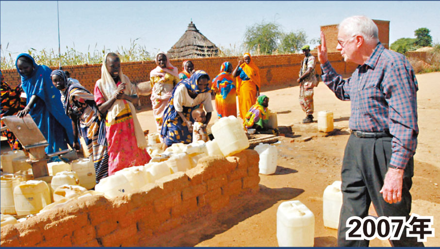 ●晚年仍積極到訪多地，參與公益事務。 資料圖片