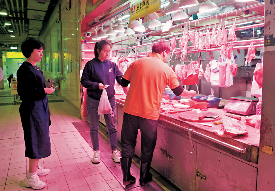 ●市民表示對香港檢疫制度有信心,不會因非洲豬瘟減少購買豬肉。 香港文匯報記者郭木又 攝