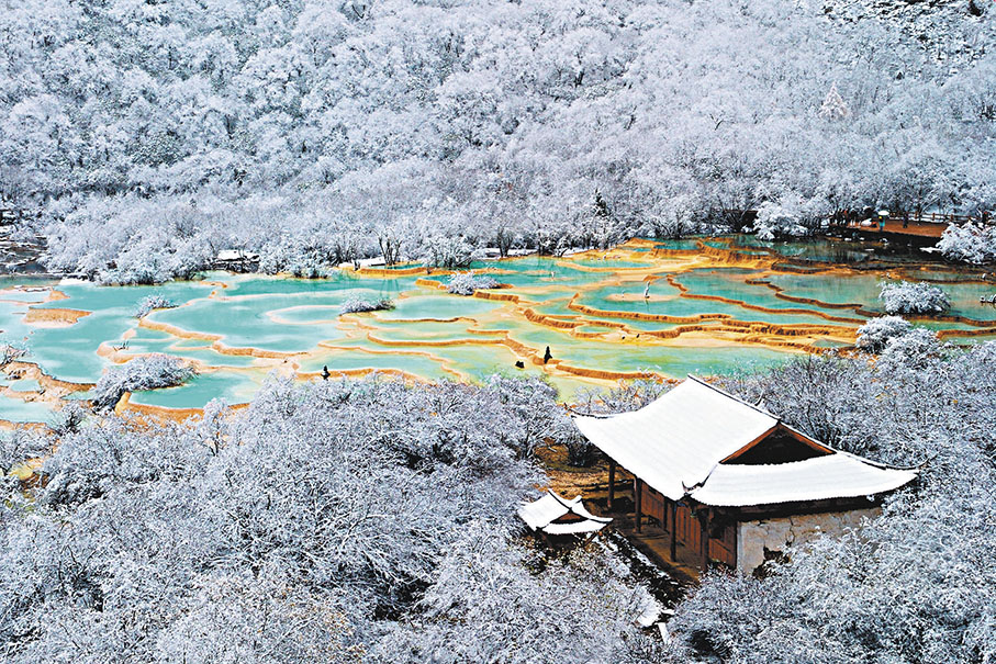 ●四川省松潘縣內的黃龍風景區。 作者供圖