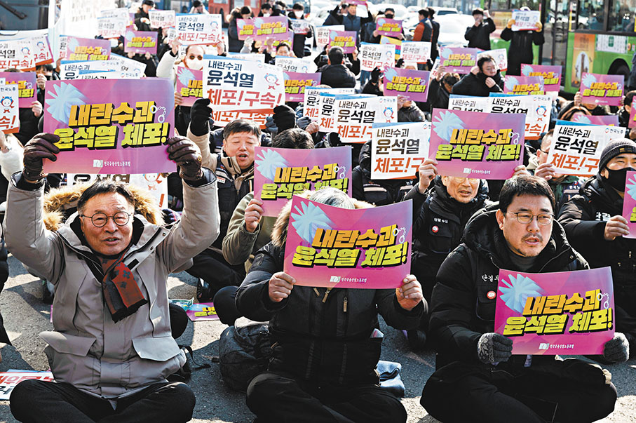 ●民眾集會要求立即拘捕尹錫悅。 新華社