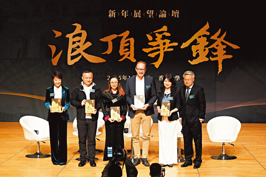 ●Mark Greeven(右三)表示,中國在發展生成式AI上有四大優勢,惟亦有三大挑戰。大公文匯全媒體記者何嘉駿 攝