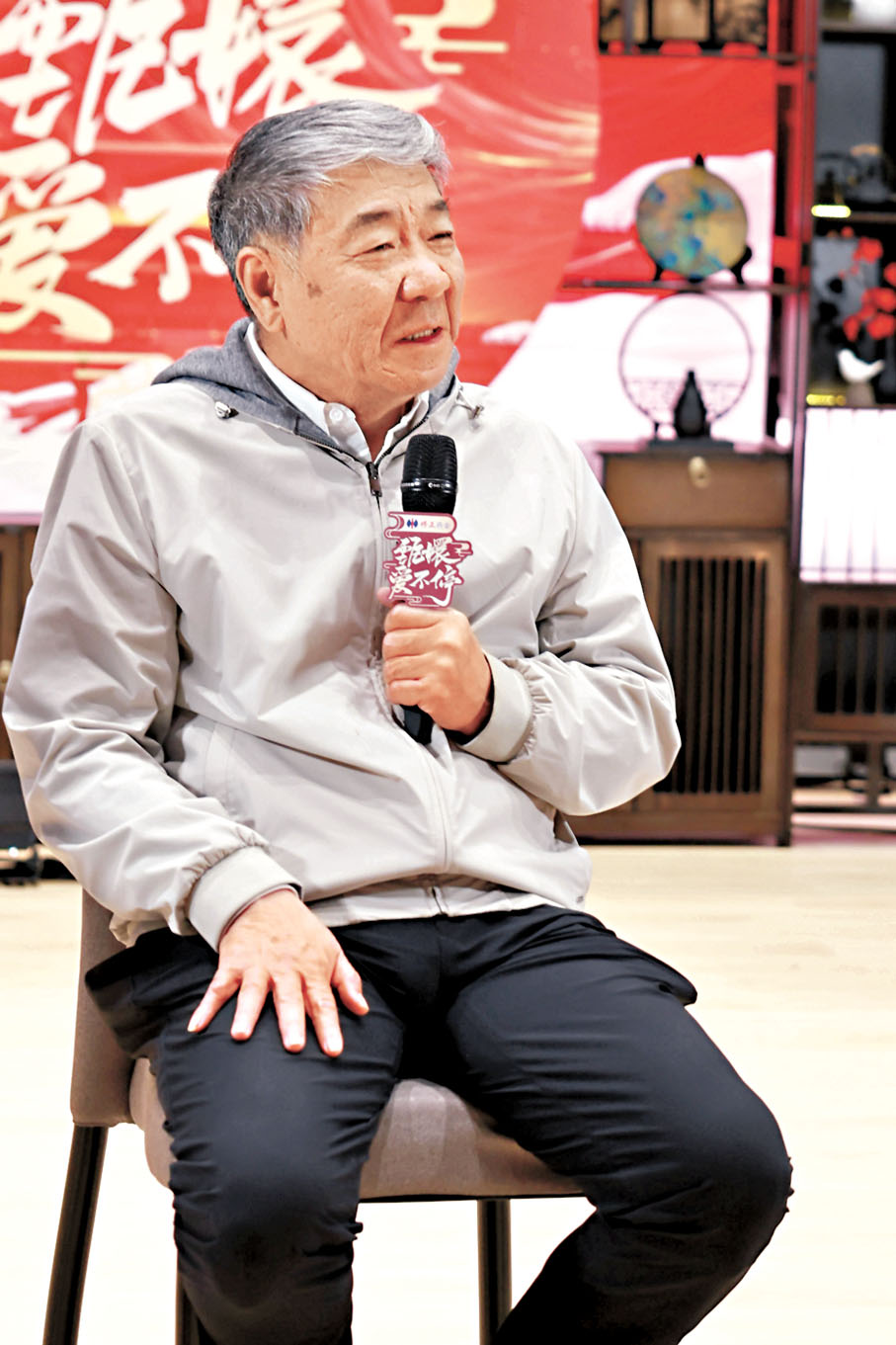 ●鄭曉龍稱創作應與時俱進。 胡若璋 攝