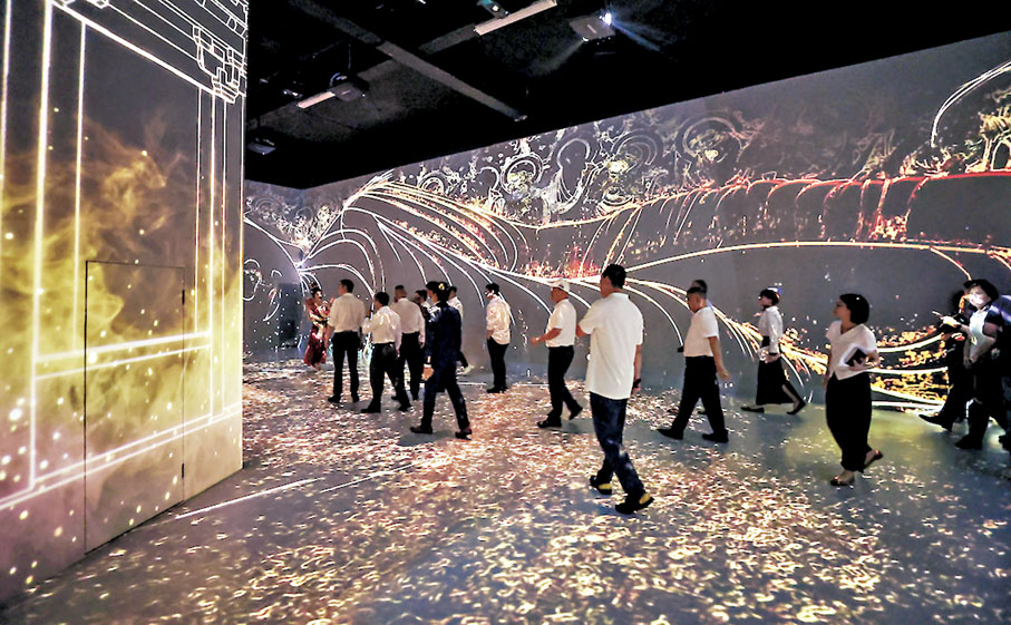 ●「遇見敦煌·光影藝術展」通過3D光雕數字技術,打造了一座沉浸式光影世界。 受訪者供圖