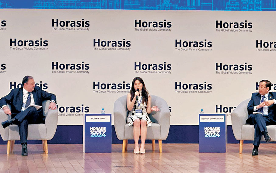 ●廖珮而在2024 Horasis China Meeting中發言。