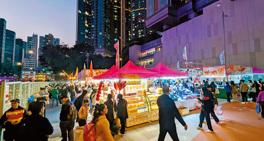 ●龍騰觀塘新春夜市開幕。 香港文匯報記者萬霜靈 攝