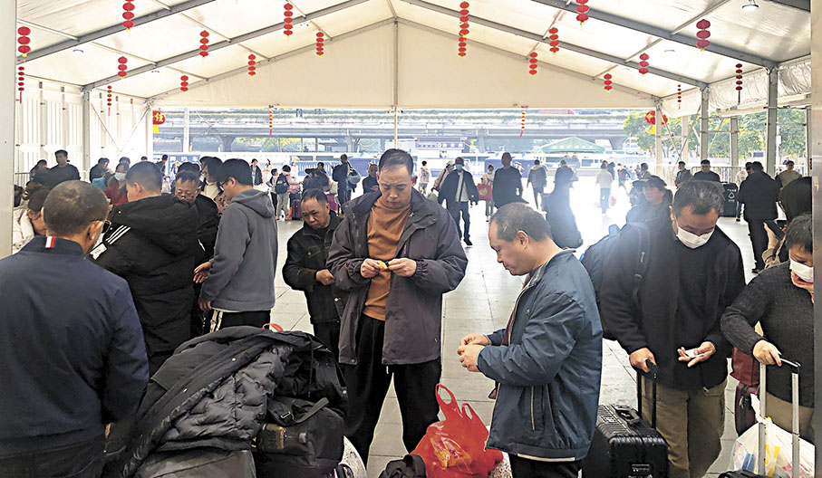 ●「反向春運」逐漸成為新選擇。圖為旅客抵達廣州。 香港文匯報記者方俊明 攝