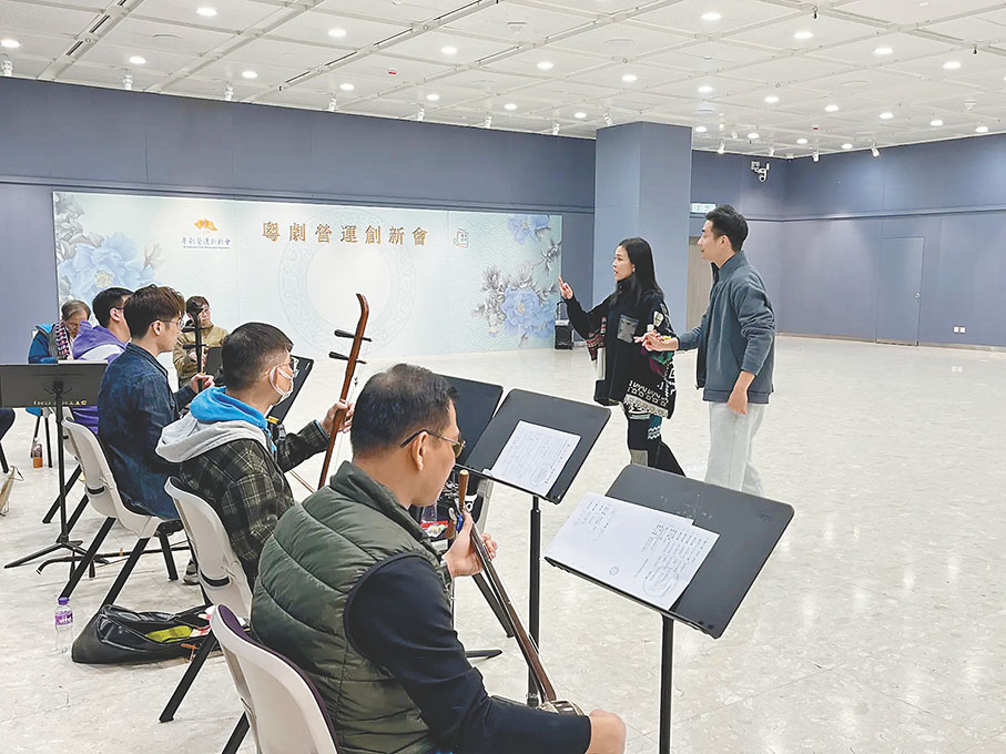 ●參加新春大匯演的音樂及演員團隊已在密鑼緊鼓排戲。