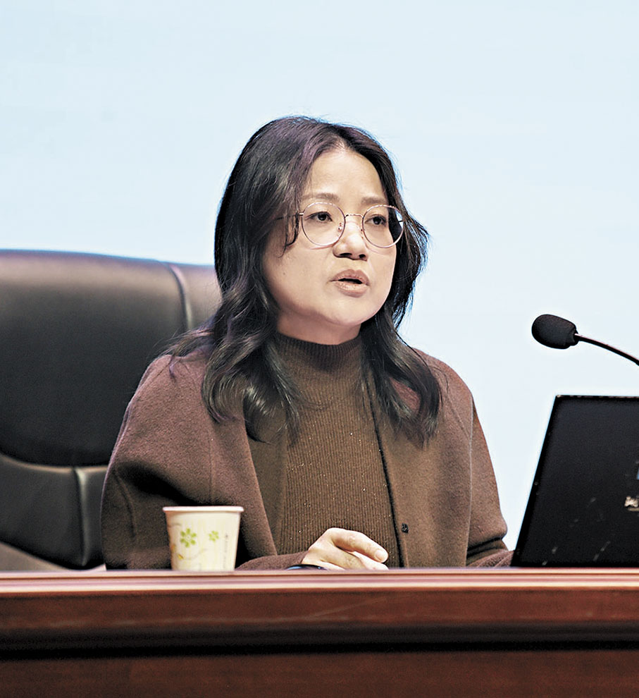 ●武漢大學生態與社會文化研究中心主任蔡磊在「長江講壇」介紹「蛇」文化。