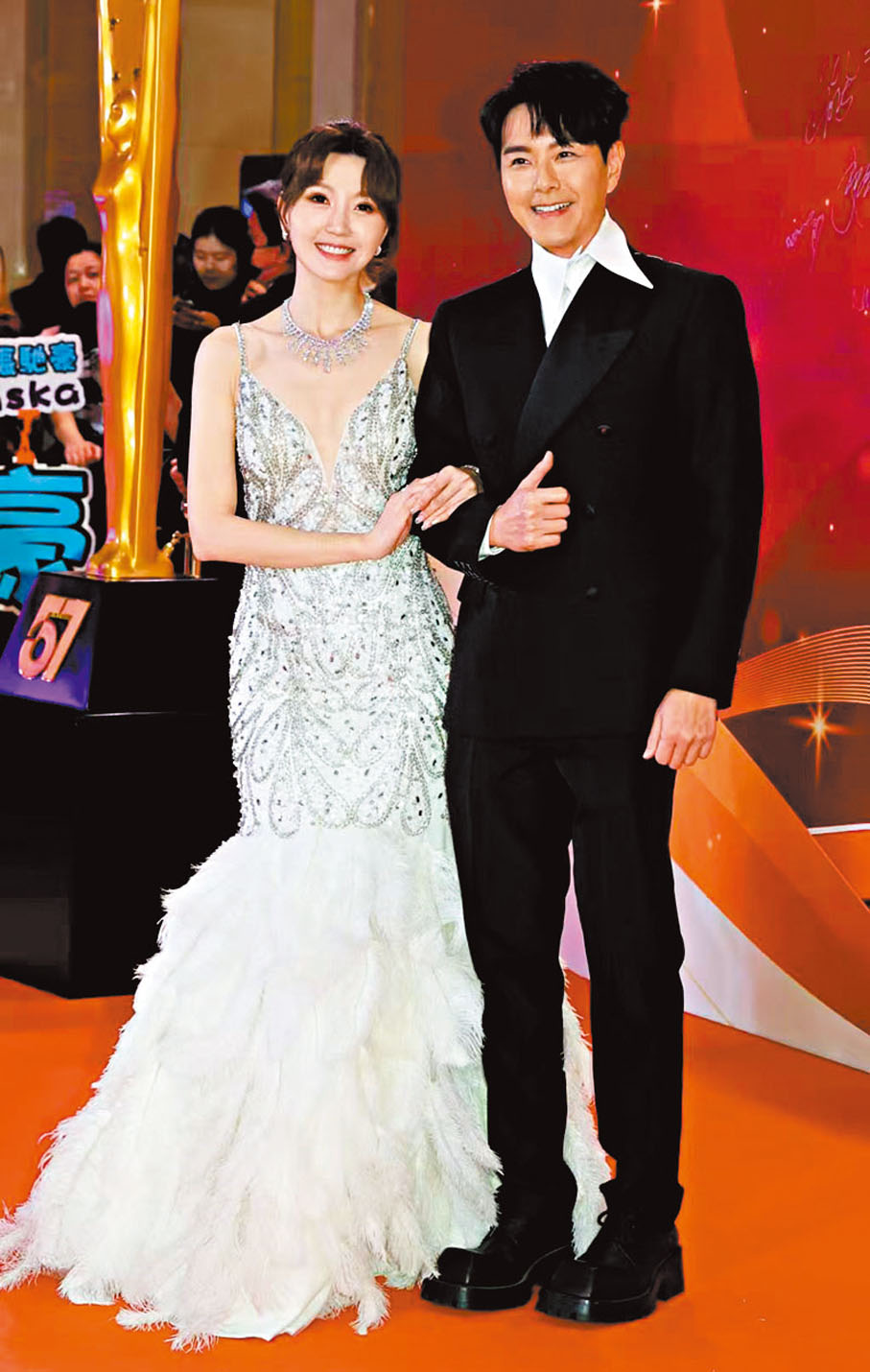 ●蕭正楠與劇中太太吳若希走紅地毯。
