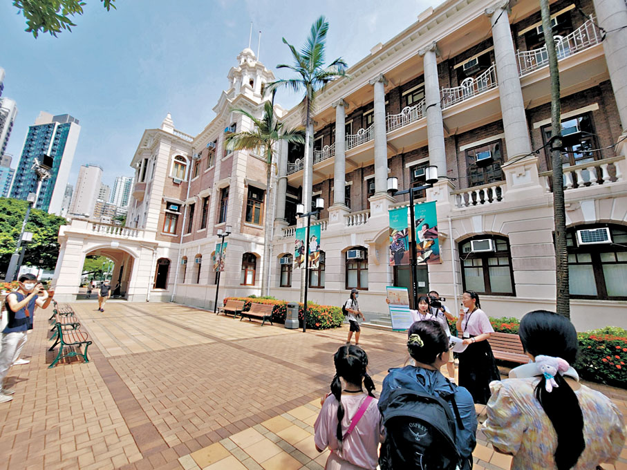 ●港大學生須填寫警方提交的多選題問卷，否則無法進入圖書館和學習空間。 資料圖片
