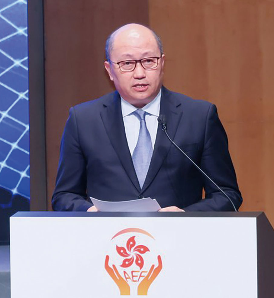 ●中央政府駐港聯絡辦主任鄭雁雄呼籲高校加強國際科研合作，共用優質教育資源，推動創新技術突破，為解決人類重大難題貢獻智慧。