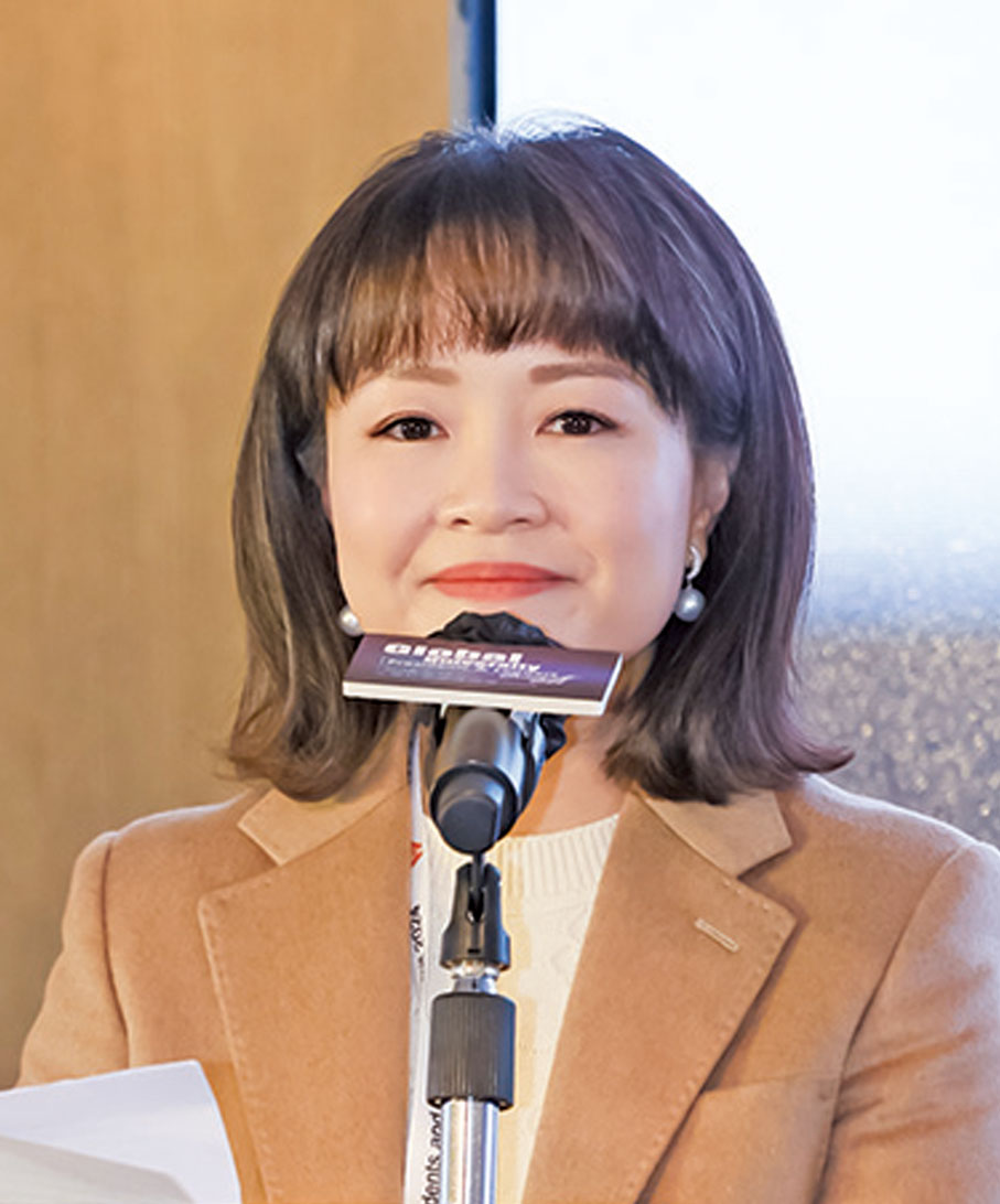 ●周大福教育集團總裁及執行副主席兼香港對外交流友好協會國際教育事務總監鄭余雅穎。